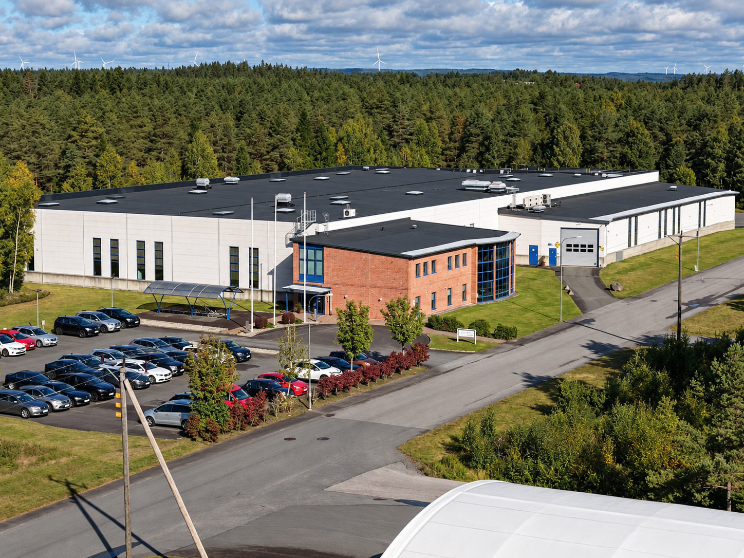 Qtech Groups anläggning fotograferad från luften