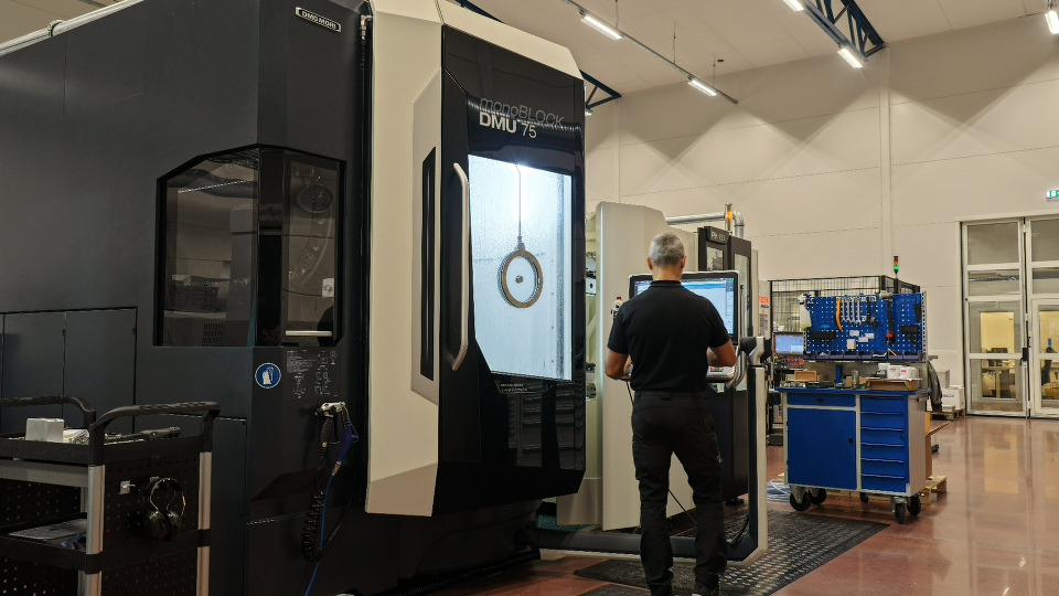 Verkstad och maskinmiljö hos Qtech Group